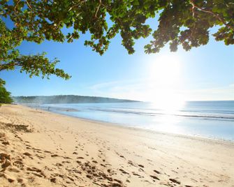 OYO 1395 Carita Asri Villas & Resort - Carita - Strand