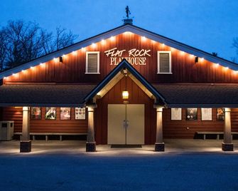 Mountain Inn & Suites Flat Rock - Flat Rock - Будівля