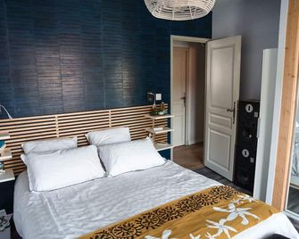 Contemporary house with jacuzzi - La Bouilladisse - Habitación