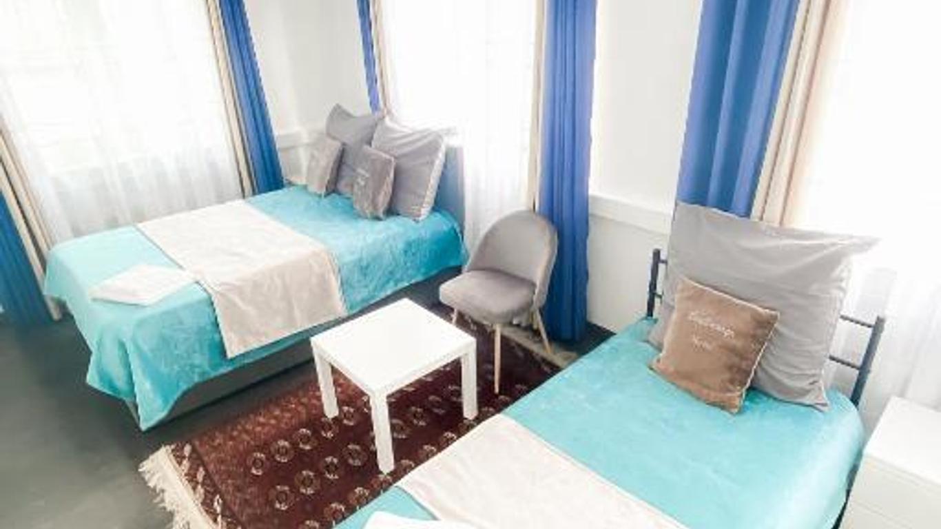 Tau Design Hotel
