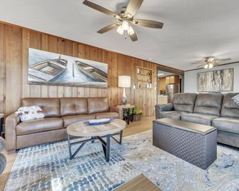 Grassy Knoll Retreat on the Big Spirit Lake - Spirit Lake - Sala de estar