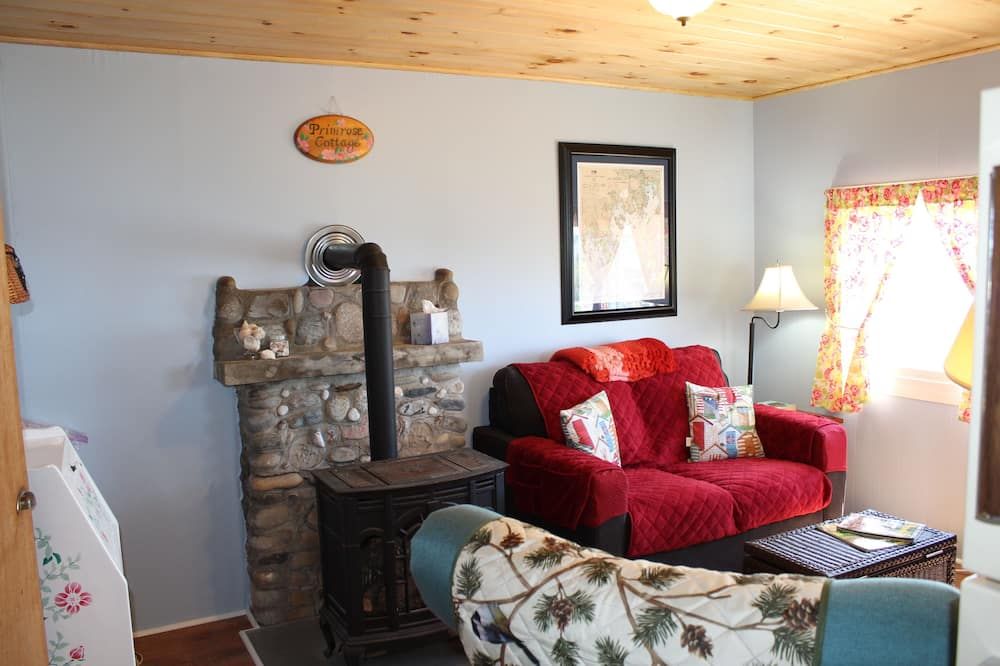 Primrose Seaside Cottage Above Shoreline With Gorgeous Views