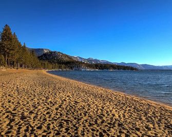 Singing Pines in Marla Bay - Walk to Lake! - Glenbrook - Strand