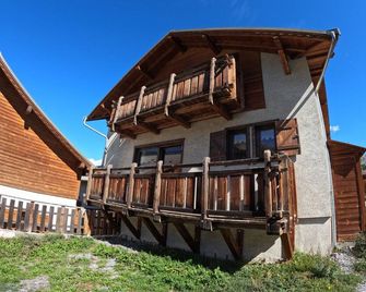 Spacious chalet, sleeps 14/16 with games room - Les Orres - Bâtiment