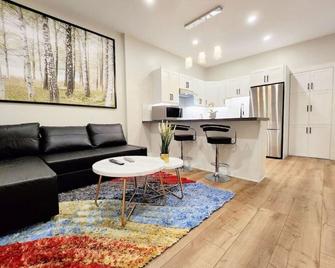 The Zen Escape Modern Queen Size One Bedroom Full Apartment - St. Catharines - Living room