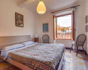 Authentic Italian vacation apartment overlooking the Gulf of Poets. - Trebiano - Habitación