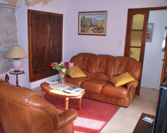 House In The Heart Of The Gorges Du Tarn Weekly Rental - La Malène - Living room