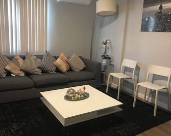 30 Mins To Times Sq!!!! - קווינס - סלון