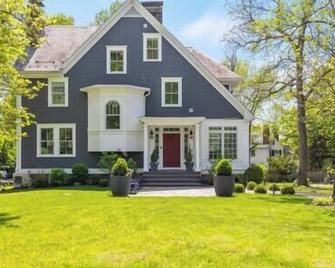 C&J Signature Stays Beautifully Updated Home - Morristown - Building