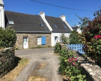 Nice Fisherman's House In The Village Of 300 M Kerohet Great Sands - Groix - Bâtiment