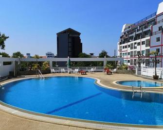 Jomtien Beach Ocean View - Pattaya - Piscina