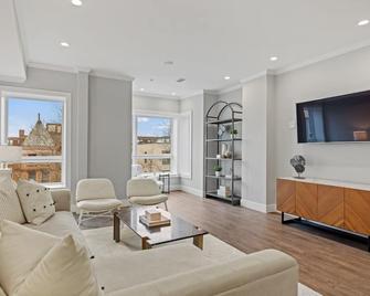 Luxury DC Penthouse w/ Private Rooftop Deck! - Washington, D.C. - Living room