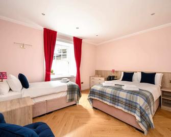 Quiet and Spacious Family Room - Edinburgh - Bedroom