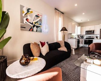 Bohemian Binary 232 & 234-2 Homes-Mins to Midtown - Nashville - Living room