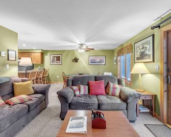 NEW! Otter Slide 78I - A Cozy Mountain Retreat by The Summit at Gore Mountain - North Creek - Living room