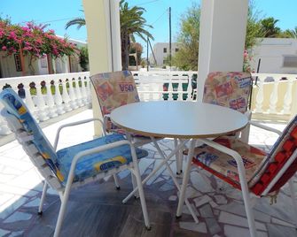 Evelina Pension - Perissa - Balkon