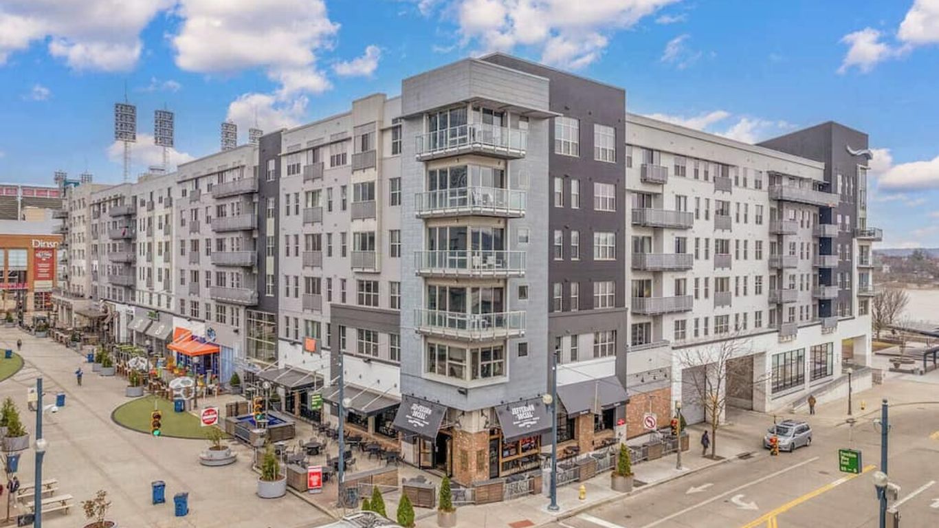 TWO CozySuites at the Banks with Pool 18