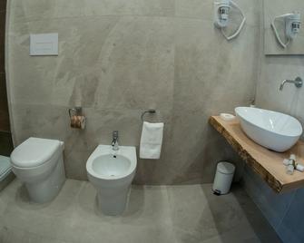 B&B iMori - Caltagirone - Μπάνιο