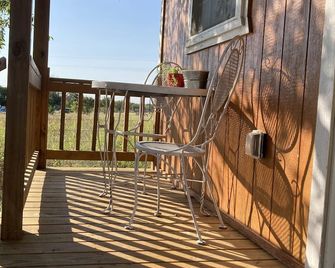 Sunrise Sunset Peaceful Country Cabin - Mc Gregor - Balcón