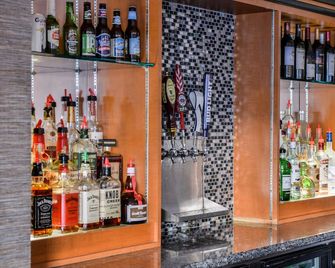 Holiday Inn & Suites Rochester - Marketplace By IHG - Rochester - Bar