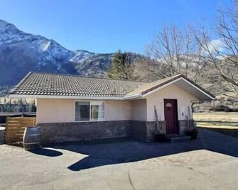 Taurean Vines Guest house - Keremeos - Edificio