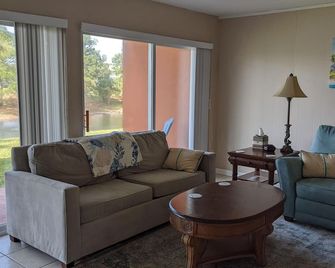 Gulf Terrace 115 Downstairs! No Steps3 Pools, Boat/Rv Parking - Destin - Living room