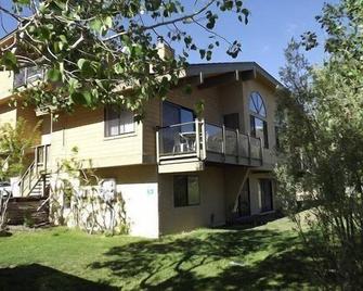 RR-edgewater01 - June Lake - Edificio