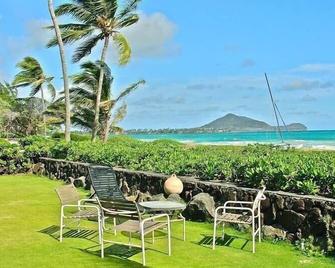 Private Beachfront Rental - Kailua - Patio