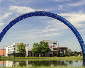 Ibis Saint Quentin En Yvelines Velodrome - Montigny-le-Bretonneux