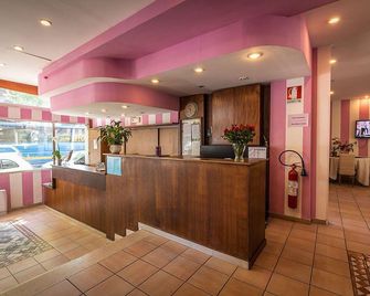 Hotel Real - Floransa - Resepsiyon