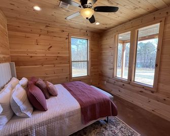 Beautiful rustic cabin on the shores of Greer's Ferry Lake - Higden - Bedroom