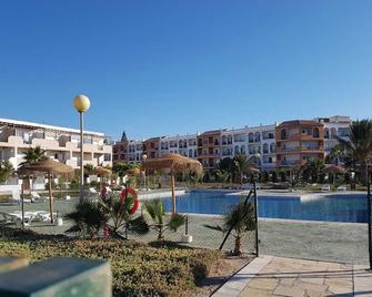 Apartment In First Line Of Vera Beach! - 維拉 - 游泳池