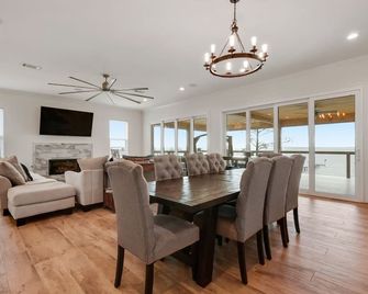 Off The Hook - Pass Christian - Dining room