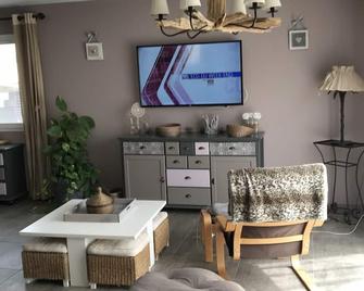Villa In Camargue, 6km From The Sandy Beaches, Above Ground Pool And Bar - Arles - Soggiorno