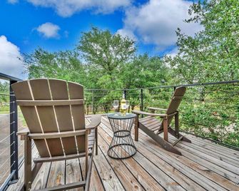 Oak Harbor - Container Home Near Baylor, Magnolia - Bellmead - Balkon