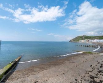 Holiday Home in Ceredigion near Seashore - Aberaeron - Strand