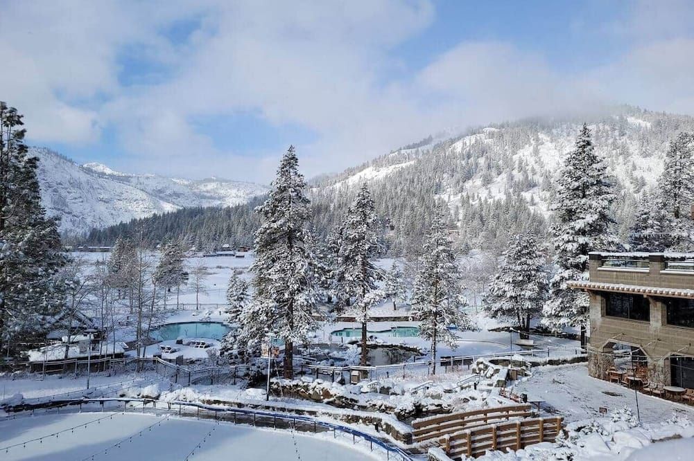 Dav's Slopeside King Studio -- Resort & Spa at Everline - Olympic Valley
