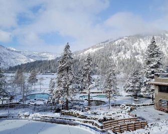 Dav's Slopeside King Studio -- Resort & Spa at Everline - Olympic Valley