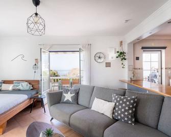 Sweet Home Arrifana // Beachhouse - Aljezur - Wohnzimmer