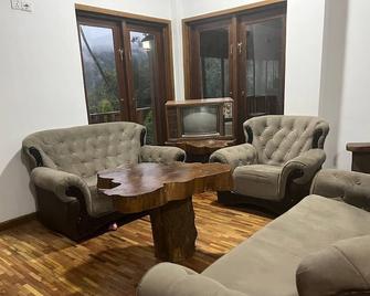 Thalagala oya resort - Nuwara Eliya - Huiskamer