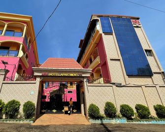 Ngk Hôtel Apartment - Bafoussam - Edificio