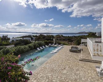 Stylish Seaside Private Villa With Pool, 1min From Mikri Santa Sandy Beach! - Santa Maria - Pool