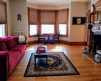 Spacious Victorian with Porch - Wells River - Sala de estar