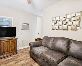 Charming Pocahontas Escape Near Historic Downtown! - Pocahontas - Sala de estar