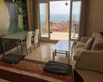 Rooms in Seafront Villa - Málaga - Sala de estar