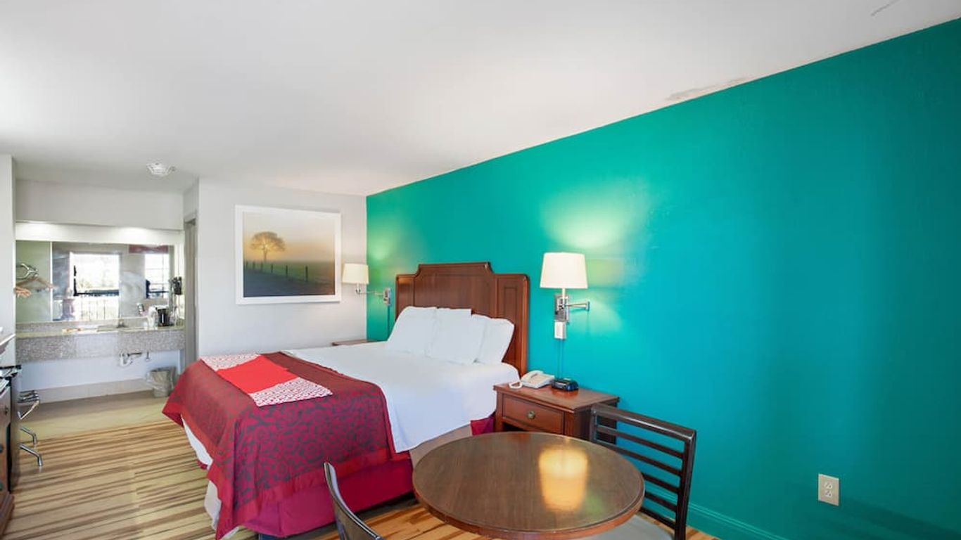 Hotel O Columbia Downtown near I-65