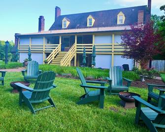 The New Kent Ordinary - New Kent - Patio
