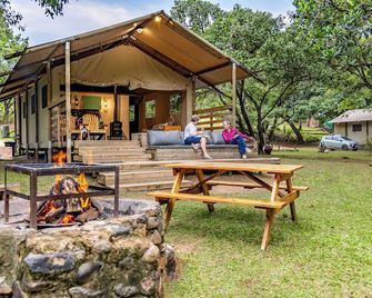 AfriCamps at Mackers - Kiepersol - Patio