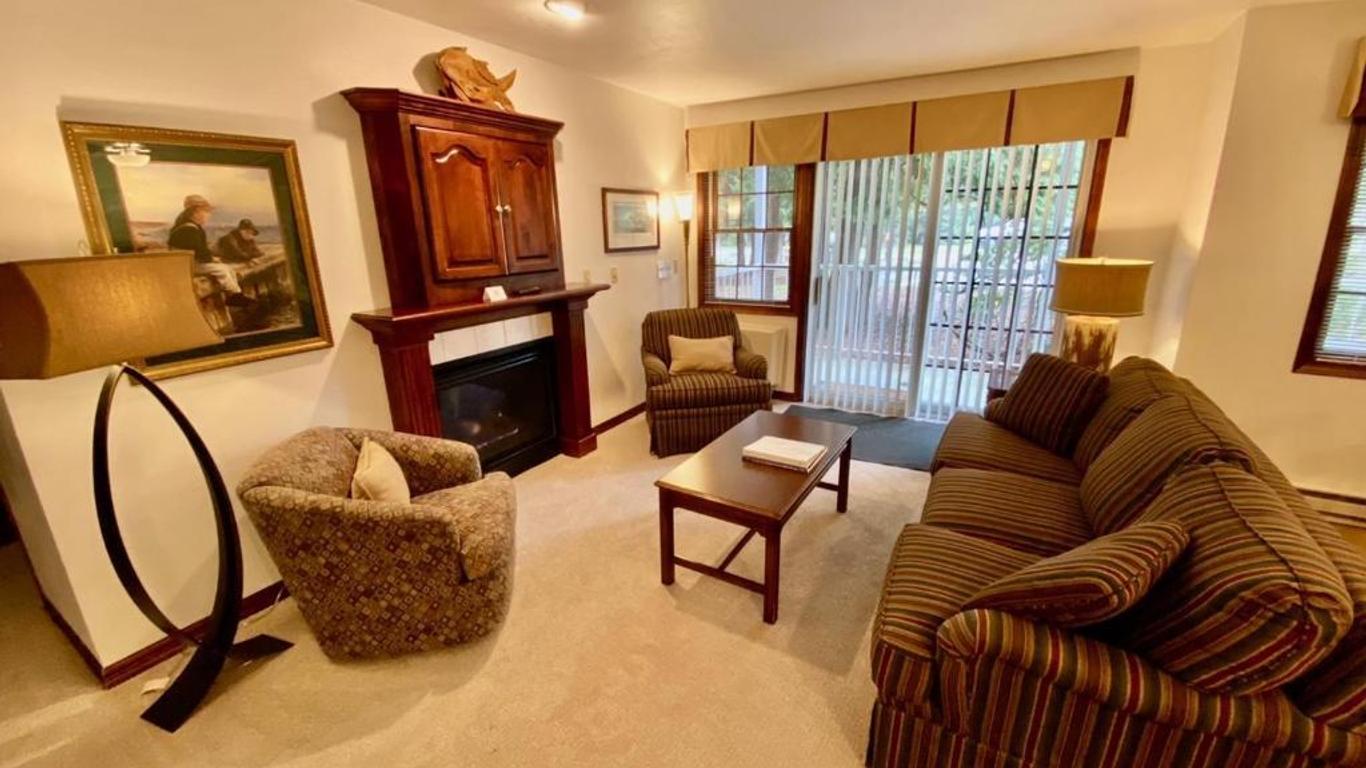 Baileys Harbor Yacht Club Resort
