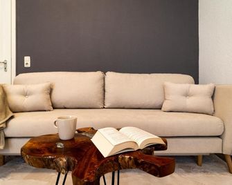 Exklusive Wohnung mit Kingsize-Bett I 75qm I am See I Waschmaschine I Streaming I gratis Kaffee & Teeangebot - Chemnitz - Living room